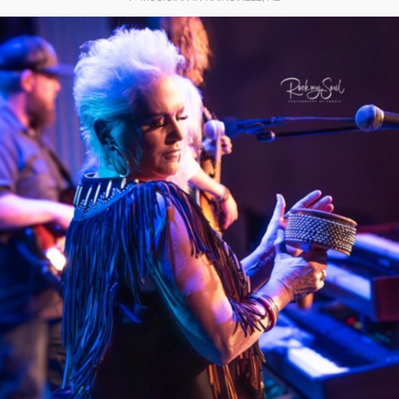 Meet your Posher, Tracie - Picture 2 of 2